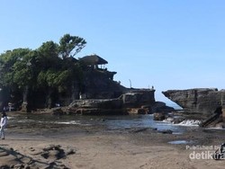 Kisah Tanah Lot, Batu Karang Sakti di Tengah Lautan
