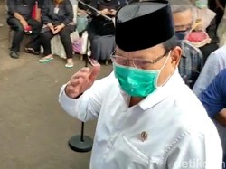 Bermasker, Prabowo Melayat ke Rumah Duka Djoko Santoso