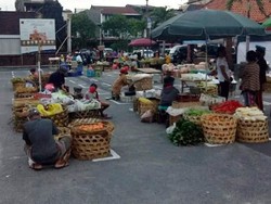 Jelang Pembatasan Non-PSBB di Denpasar, Pasar Terapkan Physical Distancing