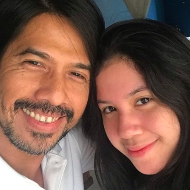 <p>Kalau Kyra sama Ayah Ariyo mirip enggak nih, Bun? Semoga sehat selalu dan makin bahagia ya, keluarga Ariyo Wahab. (Foto: Instagram @ariyowahab)</p>