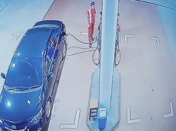 Memalukan! Pengemudi Corolla Altis Kabur Nggak Bayar Bensin Lalu Nabrak Ojol