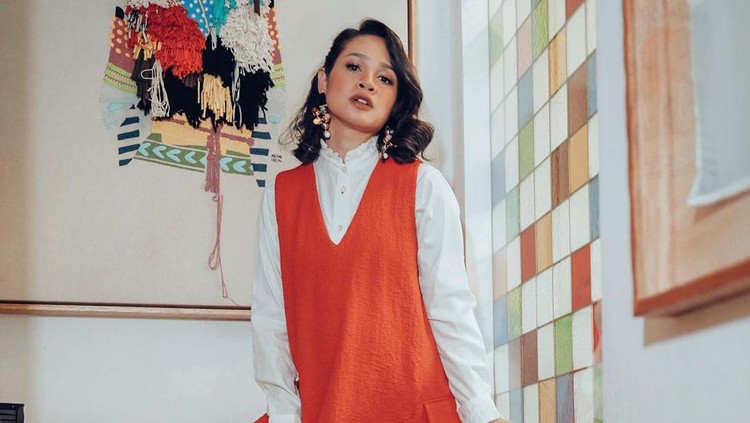 Gaya Baju Hamil Andien