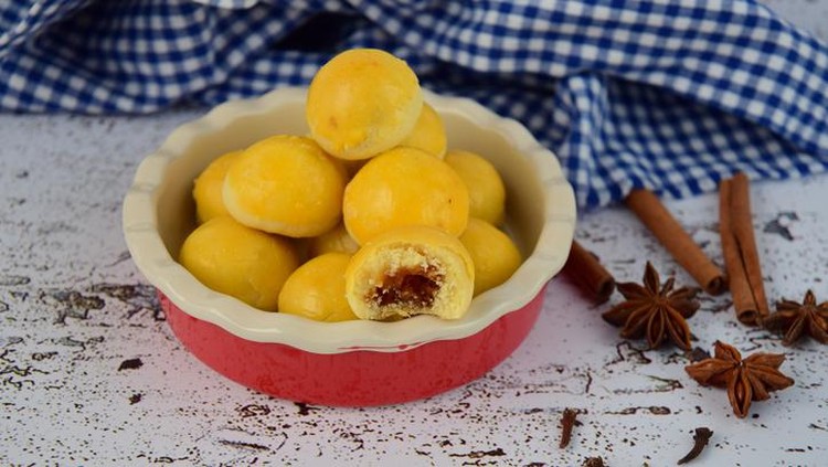 Nastar, a typical Indonesian or Southeast Asian Pineapple tart cake. Probably influenced by Dutch cuisine.