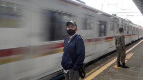 Pengawasan Kendor, Tak Punya Surat Tugas Bisa Naik KRL di DKI