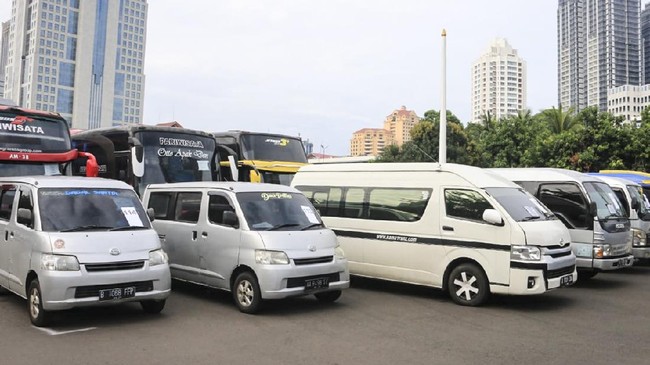 Jasa Raharja memastikan pihaknya tak menanggung asuransi kecelakaan bagi pemudik yang menggunakan travel gelap atau ilegal.
