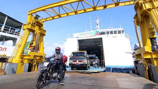 ASDP Merak mencatat telah menyeberangkan 218.982 penumpang ke Pelabuhan Bakauheni, Lampung, sejak 28 April hingga 4 Mei 2021.