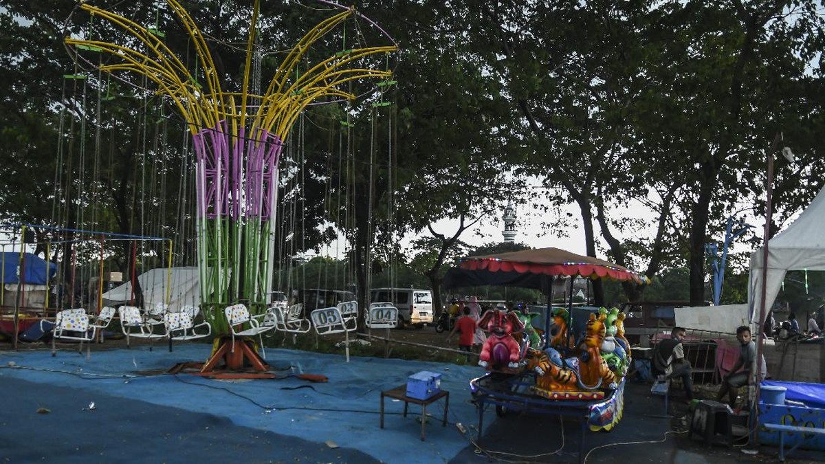 FOTO: Odong-odong Kosong di Pasar Malam Kanal Banjir Timur