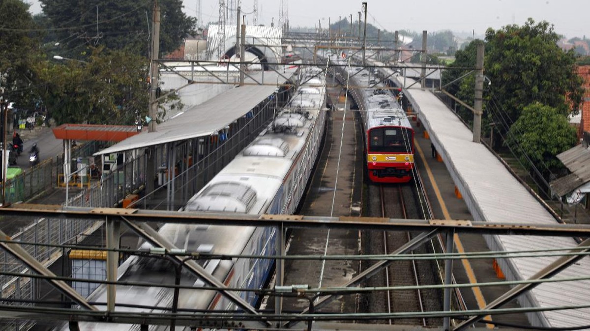 FOTO: Nasib Penumpang KRL di Tengah Pandemi Corona