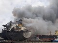 10 Damkar Dikerahkan, Kebakaran Kapal Tanker Belum Padam