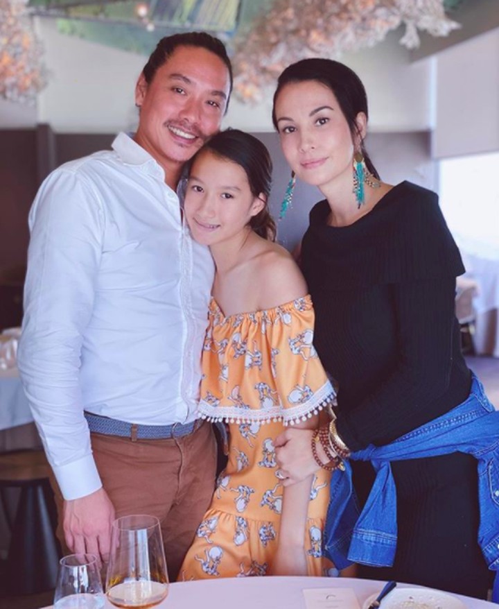 7 Foto Nadya Hutagalung, Cantik dan Bugar di Usia 45 - Foto 3