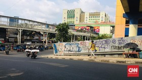 Satpol PP Tak Tahu PKL Tanah Abang Kembali Berdagang