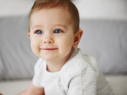 30 Nama Bayi Laki-laki Bermakna Emas dari Berbagai Bahasa