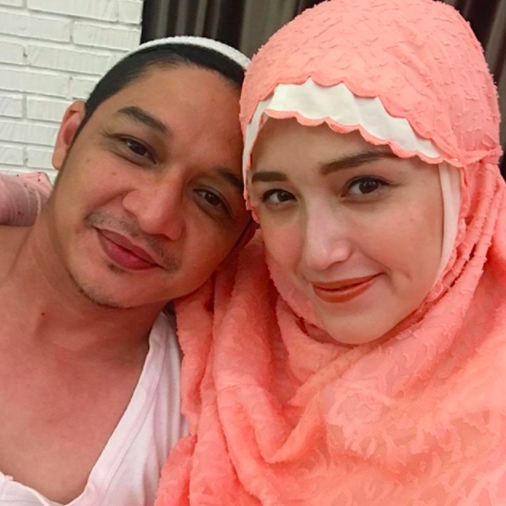 Tapi akibat wabah Corona, Pasha tidak bisa meninggalkan Palu karena penerbangan sudah ditutup sampai 1 Juni mendatang. (Foto: Instagram @adeliapasha)