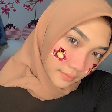 Jadi Mualaf, Cindy Caroline Menangis Saat Salat Tahajud