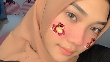 img-title Jadi Mualaf, Cindy Caroline Menangis Saat Salat Tahajud