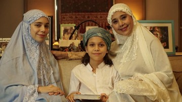 KEREN, PUTRI AYU AZHARI JADI DESAINER