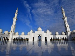Masjid Mewah dengan 82 Kubah Sheikh Zayed Buka Tur Virtual