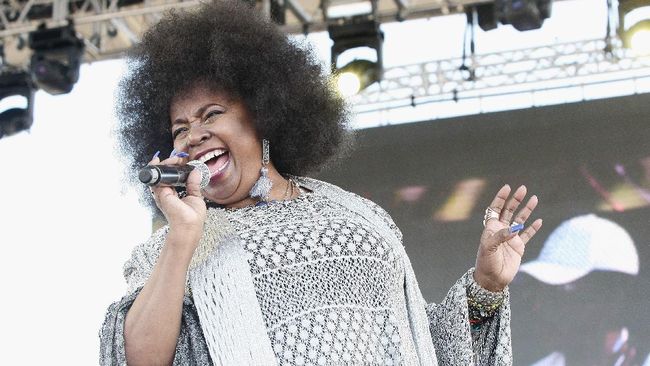 MIAMI GARDENS, FL - MARCH 18: Musician Betty Wright performs on stage at The 12th Annual Jazz In The Gardens Music Festival - Day 1 at Hard Rock Stadium on March 18, 2017 in Miami Gardens, Florida.   Mychal Watts/Getty Images for Jazz in The Gardens Music Festival/AFP