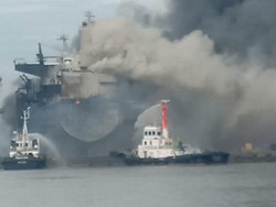 Kapal Terbakar di Belawan Medan Saat Perawatan di Galangan