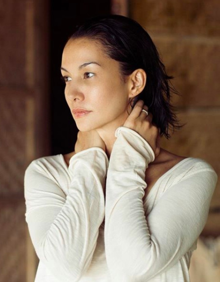 7 Foto Nadya Hutagalung, Cantik dan Bugar di Usia 45 - Foto 6
