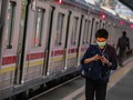 FOTO: Nasib Penumpang KRL di Tengah Pandemi Corona