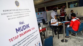 Harap-harap Cemas Penumpang Kereta Saat Tiba di Jakarta