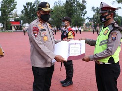 Polisi yang Tebus Jenazah Korban Kecelakaan Dapat Penghargaan Kapolda Sumut