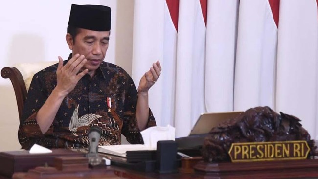 Presiden Joko Widodo serahkan zakat online, Selasa (12/5) / FOTO: Rusman-Biro Setpres