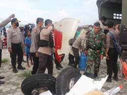 Terjebak Dalam Pesawat, Begini Evakuasi Jasad Pilot Wanita di Danau Sentani