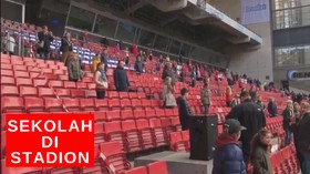 VIDEO: Ratusan Siswa Kembali Sekolah di Stadion Sepak Bola