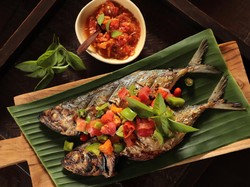 Resep Ikan Kembung Bakar ala Manado Pakai Sambal Dabu-dabu