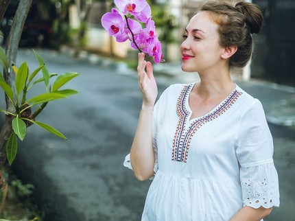 7 Foto Kehamilan Rianti Cartwright, Masuk 7 Bulan dan Makin Glowing