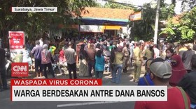 VIDEO: Warga Berdesakan Antre Dana Bansos