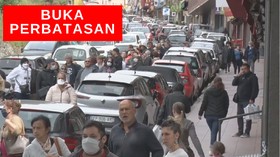 VIDEO: Longgarkan Lockdown, Macet di Perbatasan