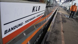 Hari Pertama, Kereta Api Luar Biasa Cuma Angkut 62 Penumpang
