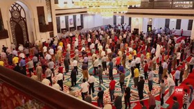 VIDEO: Masjid di Irak Dibuka, Salat Berjamaah Kembali Digelar