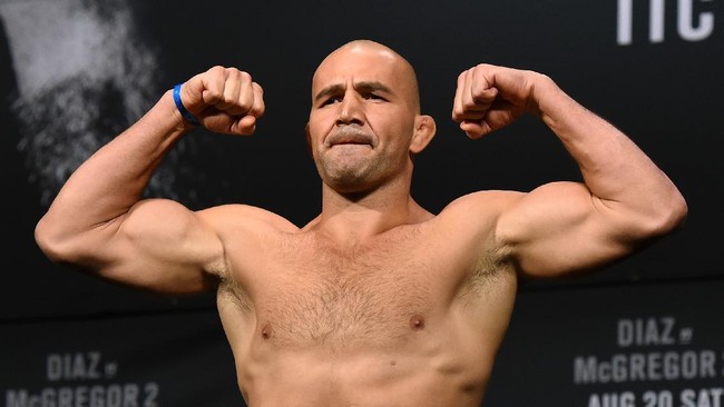 LAS VEGAS, NV - AUGUST 19: Mixed martial artist Glover Teixeira poses on the scale during his weigh-in for UFC 202 at MGM Grand Conference Center on August 19, 2016 in Las Vegas, Nevada. Teixeira will meet Anthony Johnson in a light heavyweight bout on August 20, 2016, at T-Mobile Arena in Las Vegas.   Ethan Miller/Getty Images/AFP