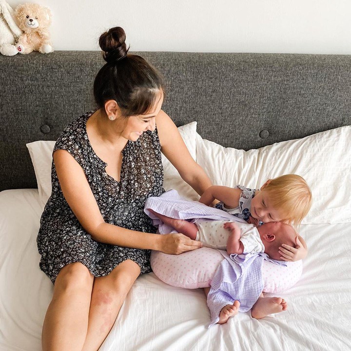 <p>Di rumah saja, bonding antara Allie dan Ollie semakin erat. (Foto: Instagram @marissaln)</p>