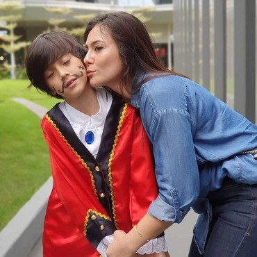 Baca Iqomah, Anak Wulan Guritno Bikin Netizen Salah Fokus