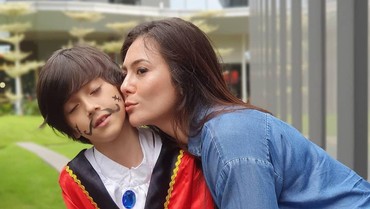 Baca Iqomah, Anak Wulan Guritno Bikin Netizen Salah Fokus