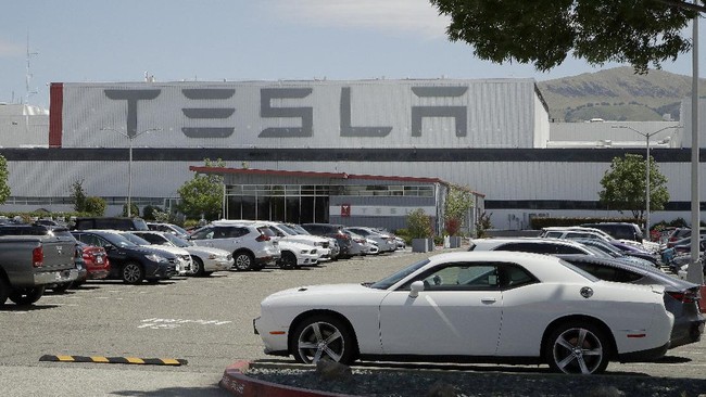 Tesla akan mengucurkan investasi di industri otomotif Indonesia. Niainya sampai 