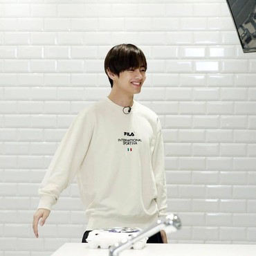 V BTS Sukses Balap Rekor 8 Tahun 