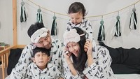 7 Potret Keluarga Artis Saat di Rumah Aja, Siapa Paling Kompak?