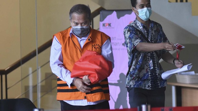 Eks Kalapas Sukamiskin Deddy Handoko dieksekusi ke lembaga yang pernah ia pimpin oleh KPK.