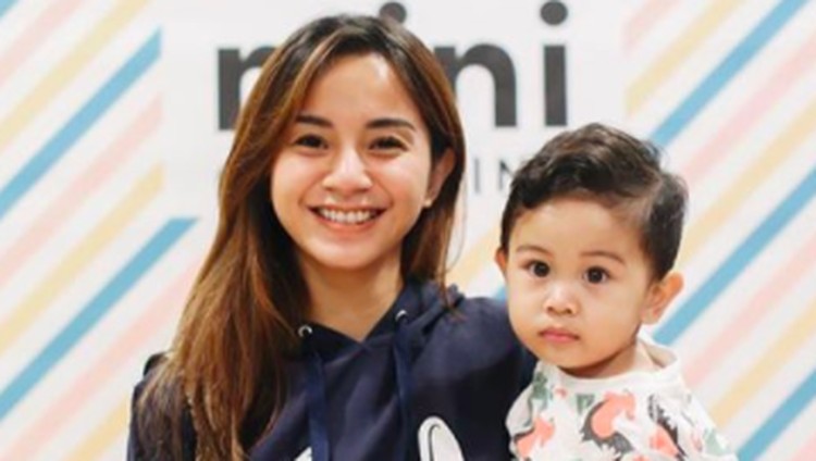 Kirana Larasati dan putranya, Kyo