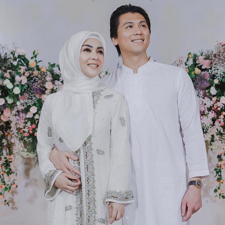 <p>Kabar pernikahan Syahrini dan Reino Barack tahun lalu memang sempat menghebohkan publik, Bun. (Foto: Instagram @princessyahrini)</p>