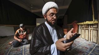 Penduduk Irak Ziarah Makam via Telepon Genggam