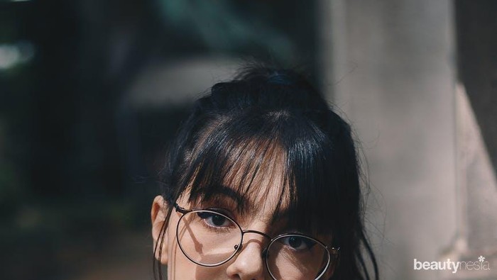 Agar Tidak Menyesal, Begini Caranya Memotong Poni yang Benar