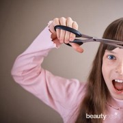 Tips Memotong Poni di Rumah Sendiri, Anti Gagal!