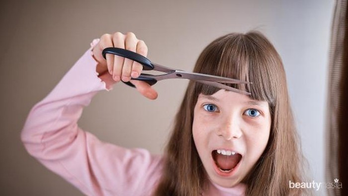 Tips Memotong Poni di Rumah Sendiri, Anti Gagal!